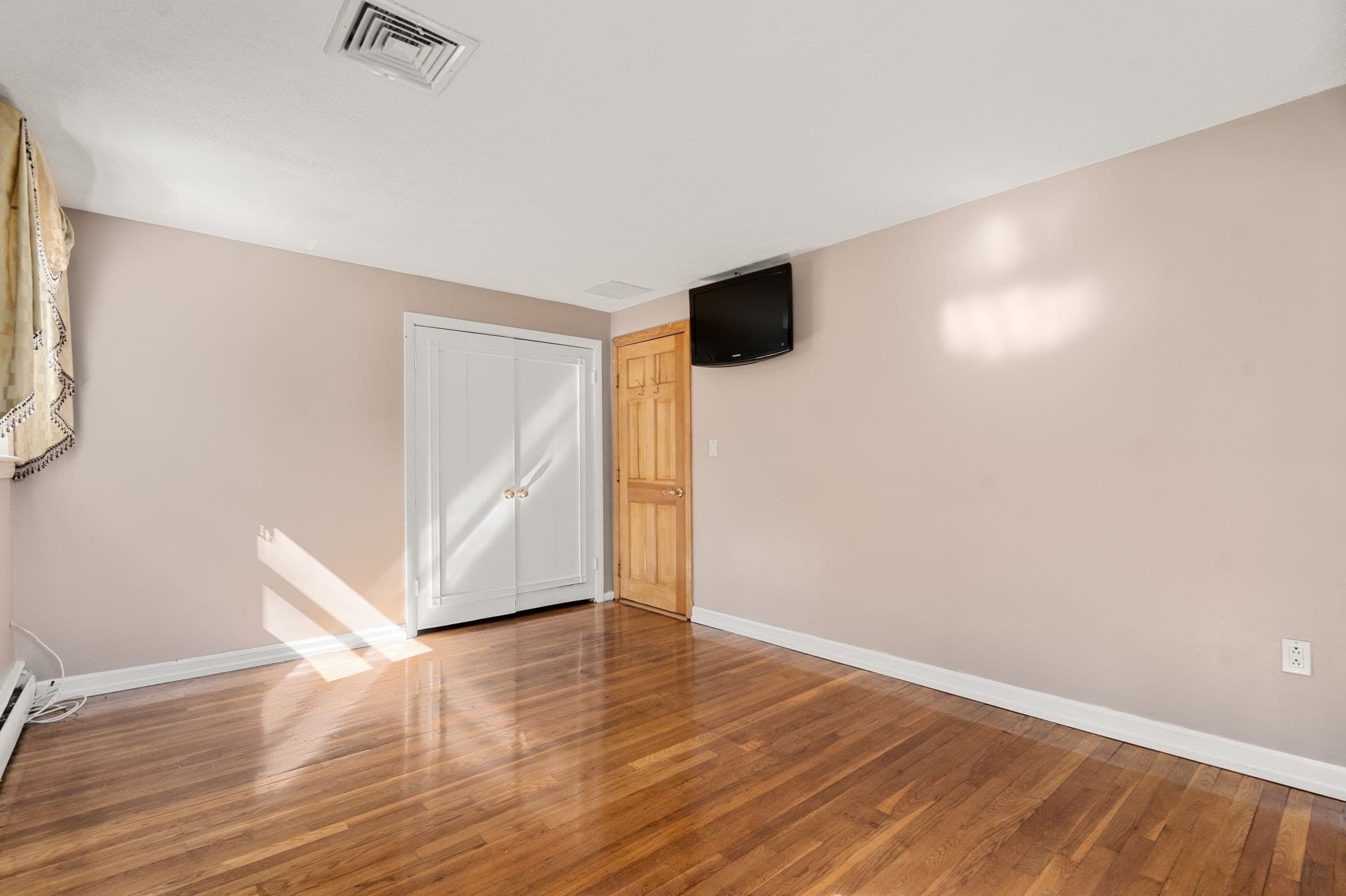 Single Family Residence at 164 Lockland Ave, Framingham MA 01701, photo 14 of 36