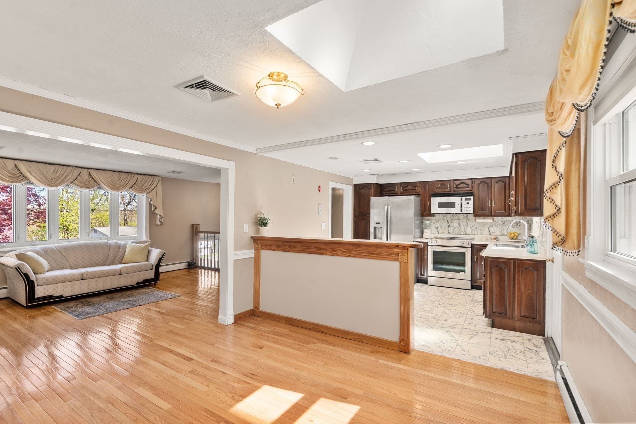 Single Family Residence at 164 Lockland Ave, Framingham MA 01701, photo 4 of 36