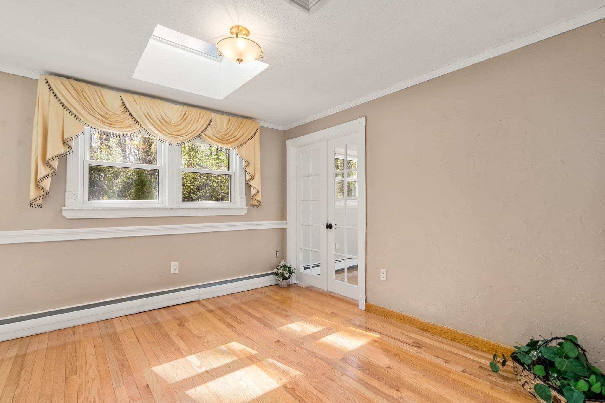 Single Family Residence at 164 Lockland Ave, Framingham MA 01701, photo 8 of 36