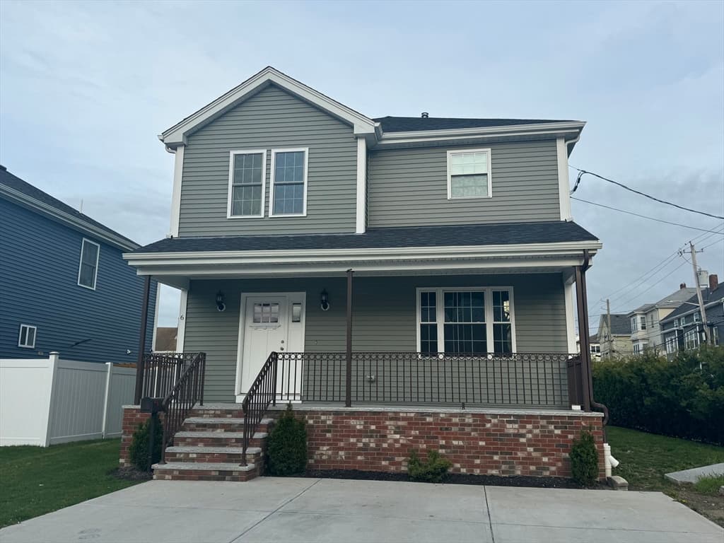 6 N Rocliffe St, Fall River MA 02723