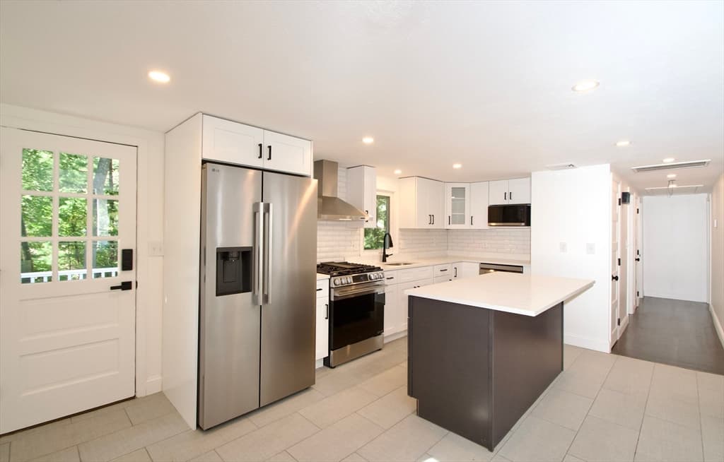 Single Family Residence at 7 Barbara Rd, Kingston MA 02364, Kingston, photo 3 of 26