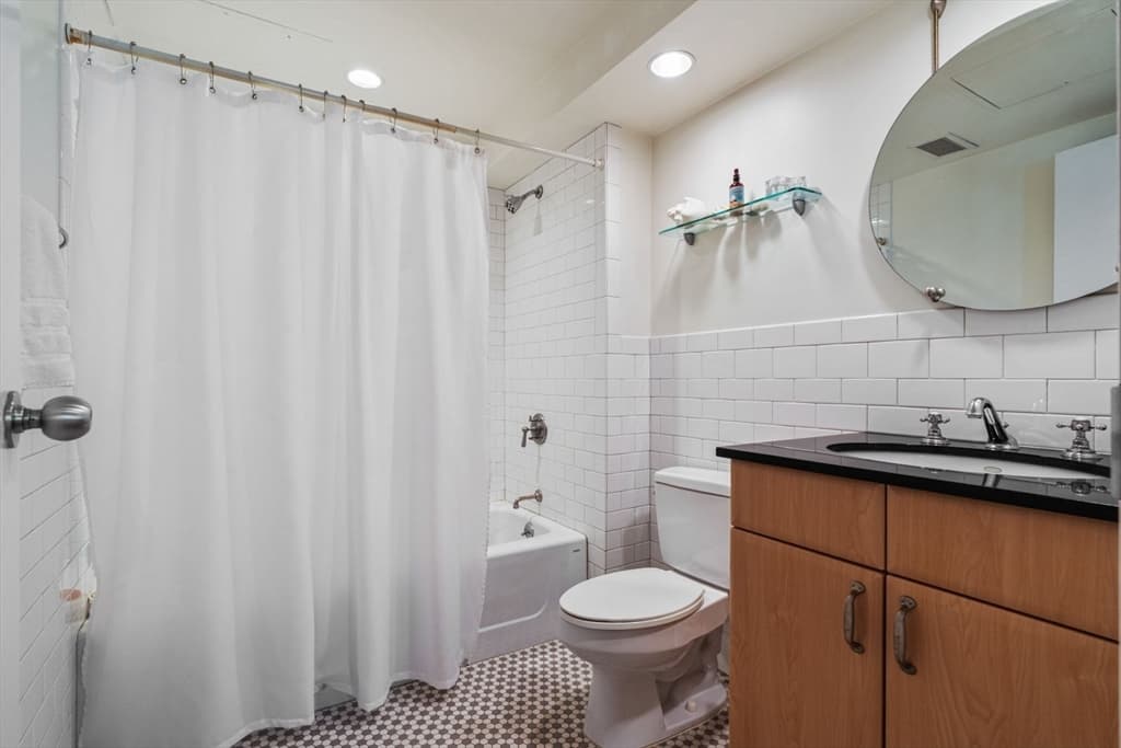 Condominium at 9 West Broadway # 402, Boston MA 02127, photo 23 of 32