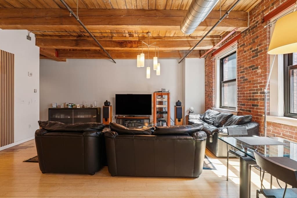 Condominium at 9 West Broadway # 402, Boston MA 02127, photo 11 of 32