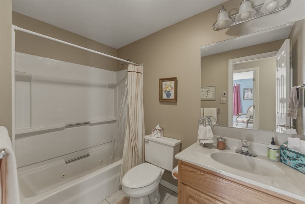 402 Ridgefield Cir # D, Clinton MA 01510 photo 23