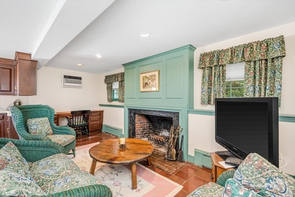 Single Family Residence at 102 Central St, Hingham MA 02043, photo 7 of 36