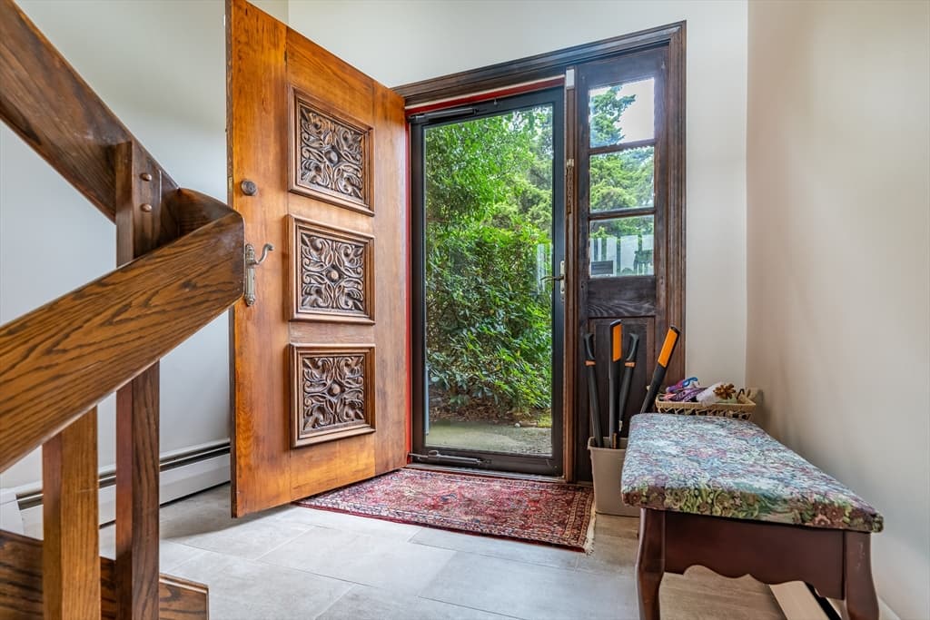 Single Family Residence at 225 Hixbridge Rd, Westport MA 02790, photo 6 of 22