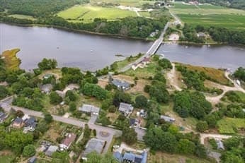Single Family Residence at 225 Hixbridge Rd, Westport MA 02790, photo 5 of 22