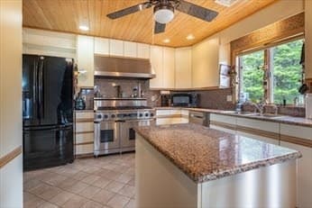 Single Family Residence at 225 Hixbridge Rd, Westport MA 02790, photo 10 of 22