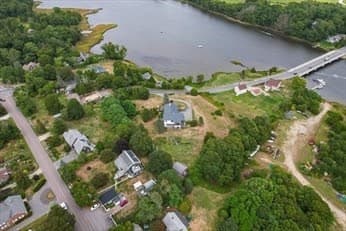 Single Family Residence at 225 Hixbridge Rd, Westport MA 02790, photo 4 of 22