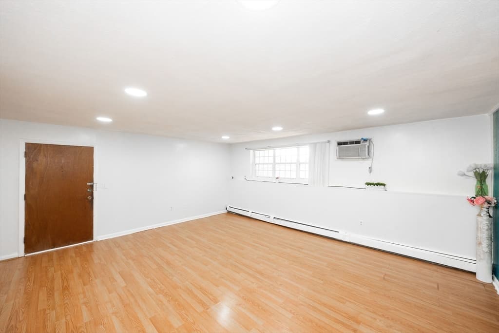 12 Williamsburg Ct # 1, Shrewsbury MA 01545 photo 3