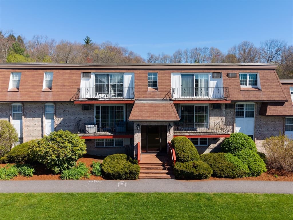 12 Williamsburg Ct # 1, Shrewsbury MA 01545