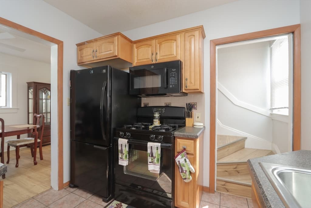 91 Ardmore St, Springfield MA 01104 photo 8
