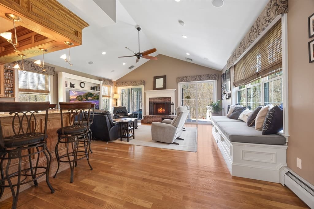 Single Family Residence at 344 Salem St, Lynnfield MA 01940, Lynnfield, photo 12 of 42