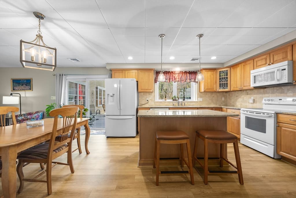 Single Family Residence at 344 Salem St, Lynnfield MA 01940, Lynnfield, photo 30 of 42