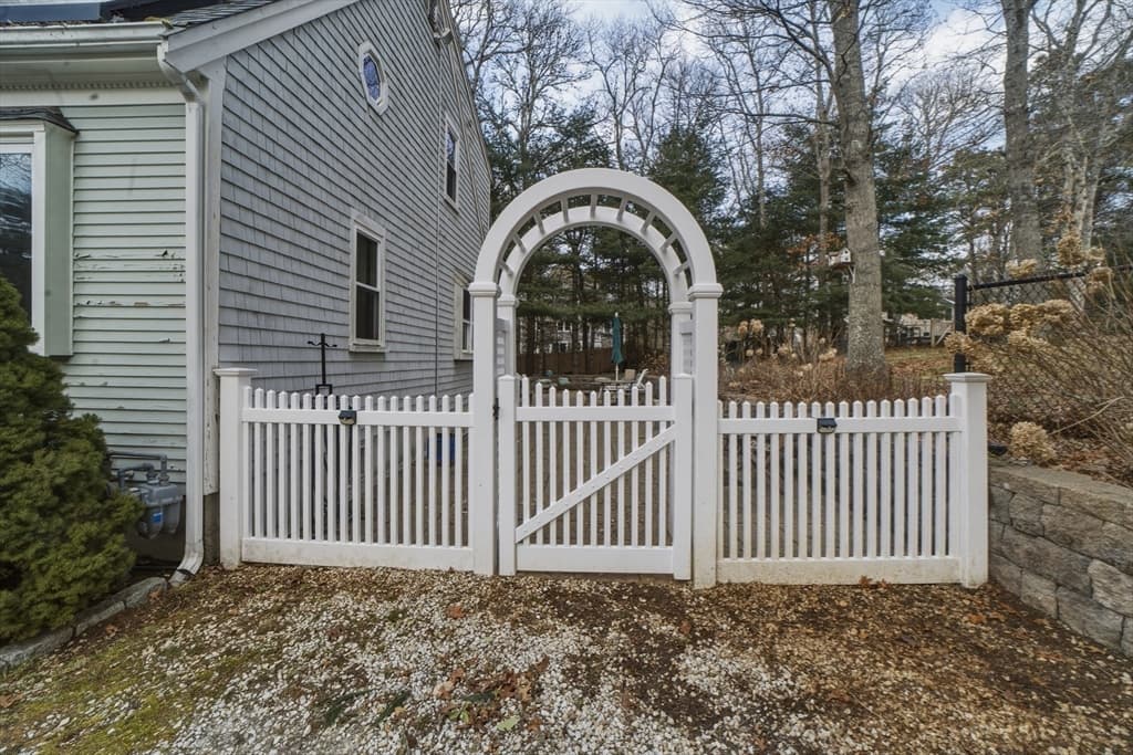 Single Family Residence at 50 Samoset Rd, Barnstable MA 02648, photo 21 of 27