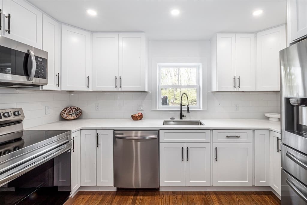 Single Family Residence at 78 Windemere Circle, Braintree MA 02184, photo 6 of 31