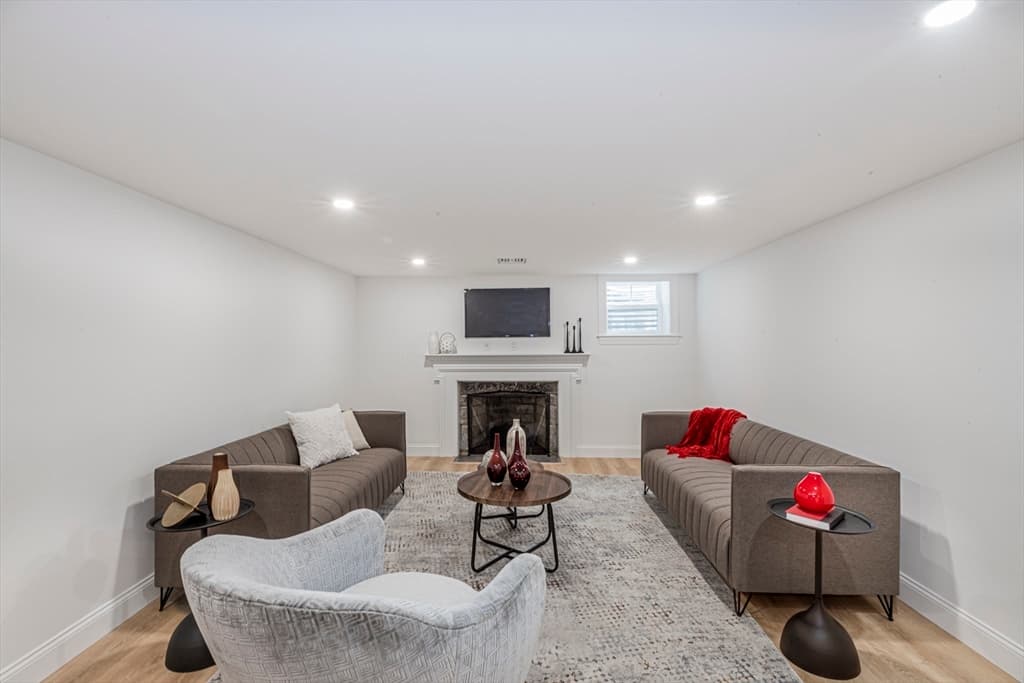 Single Family Residence at 78 Windemere Circle, Braintree MA 02184, photo 17 of 31
