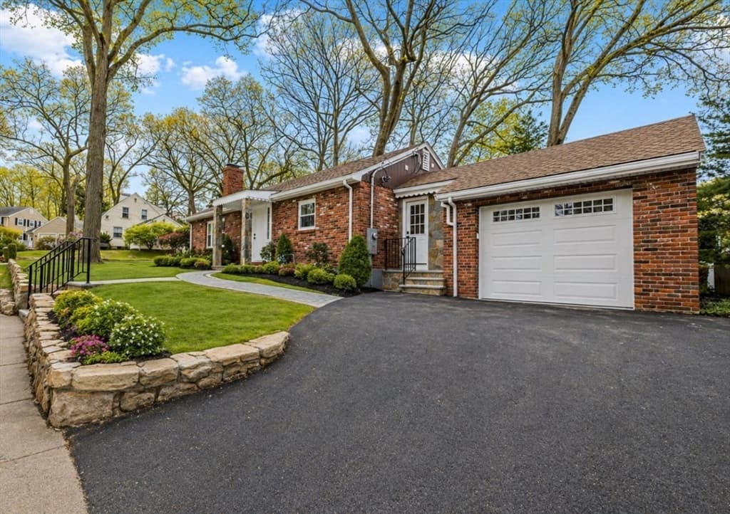 78 Windemere Circle, Braintree MA 02184