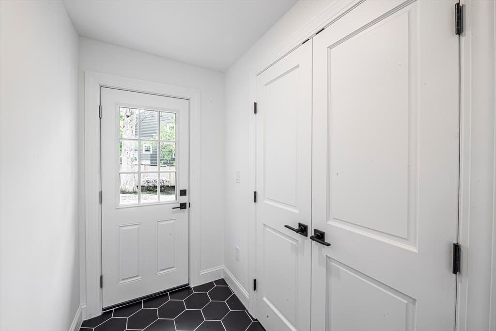 Single Family Residence at 78 Windemere Circle, Braintree MA 02184, photo 24 of 31