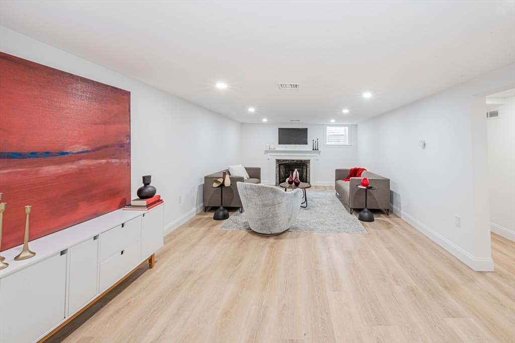 Single Family Residence at 78 Windemere Circle, Braintree MA 02184, photo 14 of 31