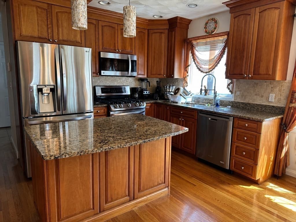 Single Family Residence at 173 Water St, Danvers MA 01923, photo 7 of 25