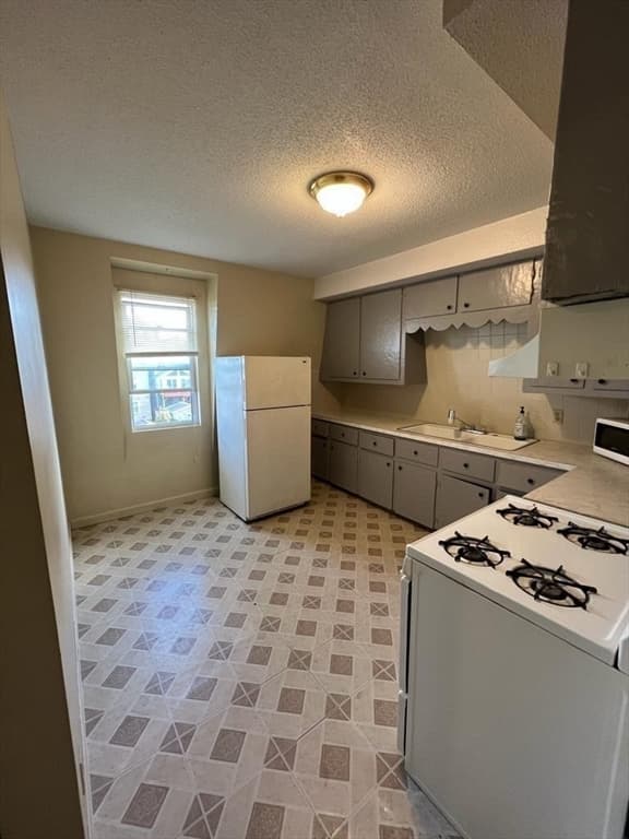 153 Jencks St, Fall River MA 02723 photo 8