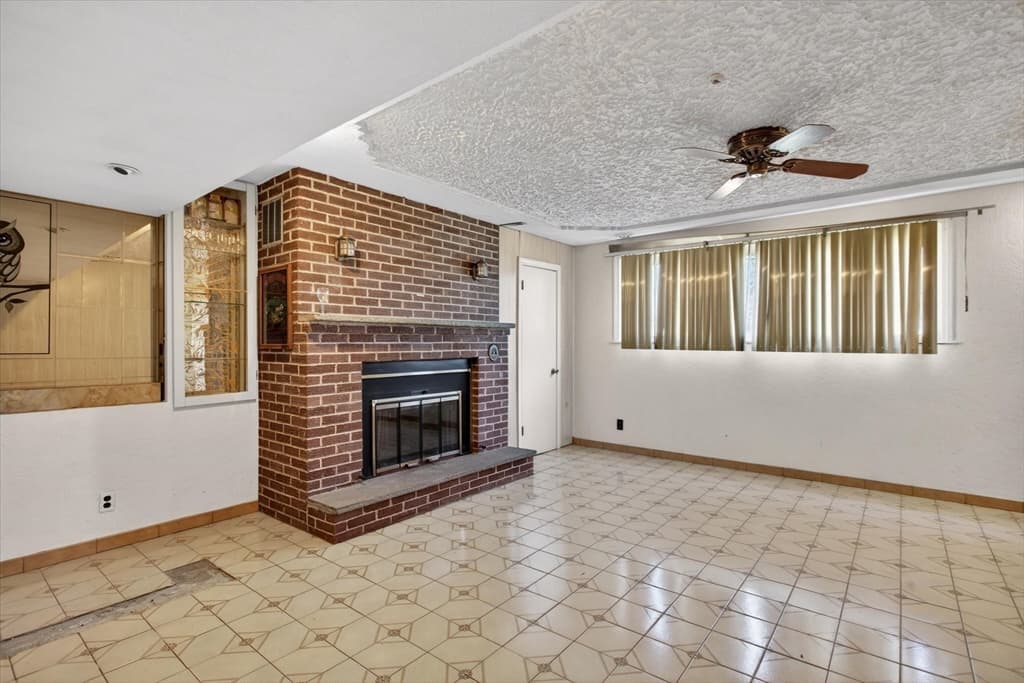 Single Family Residence at 25 Gloversbrook Rd, Randolph MA 02368, photo 23 of 40