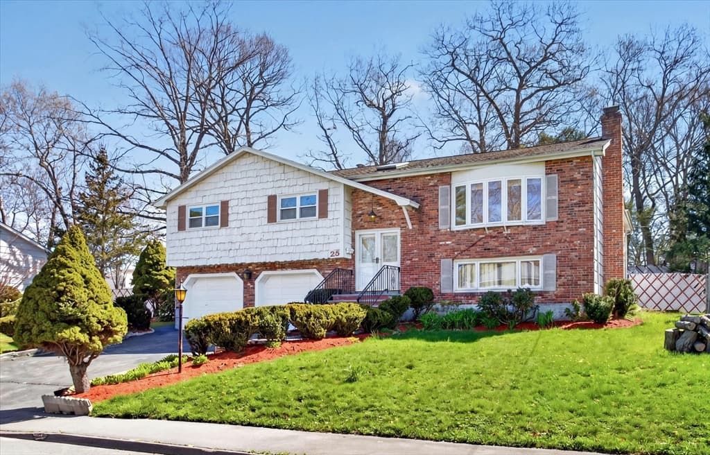 Single Family Residence at 25 Gloversbrook Rd, Randolph MA 02368, photo 2 of 40