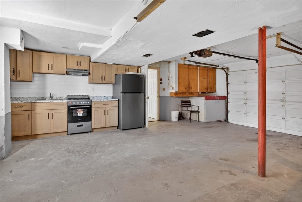 Single Family Residence at 25 Gloversbrook Rd, Randolph MA 02368, photo 26 of 40