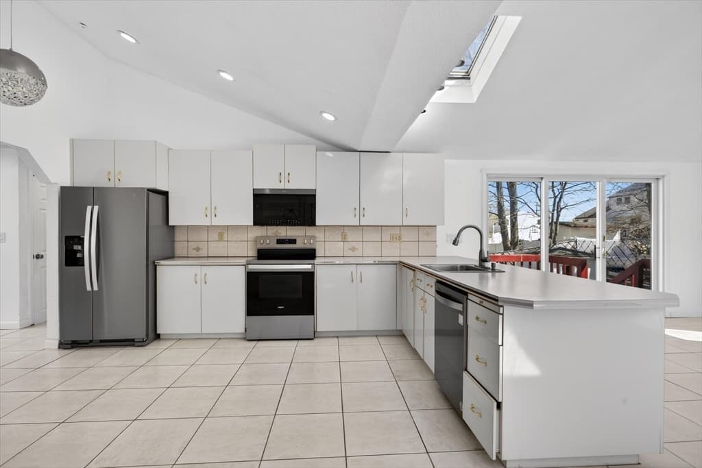 25 Gloversbrook Rd, Randolph MA 02368