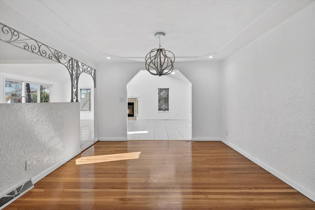 Single Family Residence at 25 Gloversbrook Rd, Randolph MA 02368, photo 5 of 40