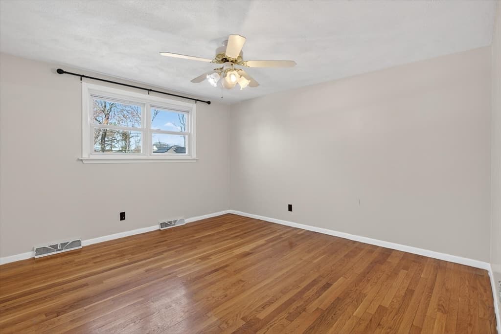 Single Family Residence at 25 Gloversbrook Rd, Randolph MA 02368, photo 20 of 40