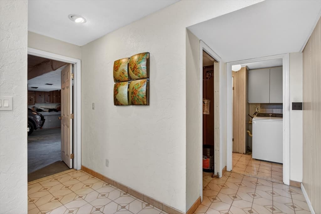 Single Family Residence at 25 Gloversbrook Rd, Randolph MA 02368, photo 24 of 40