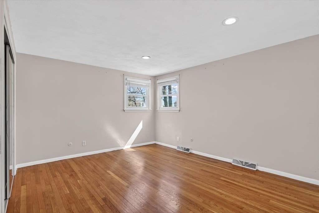 Single Family Residence at 25 Gloversbrook Rd, Randolph MA 02368, photo 18 of 40
