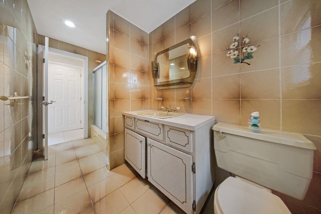 Single Family Residence at 25 Gloversbrook Rd, Randolph MA 02368, photo 15 of 40