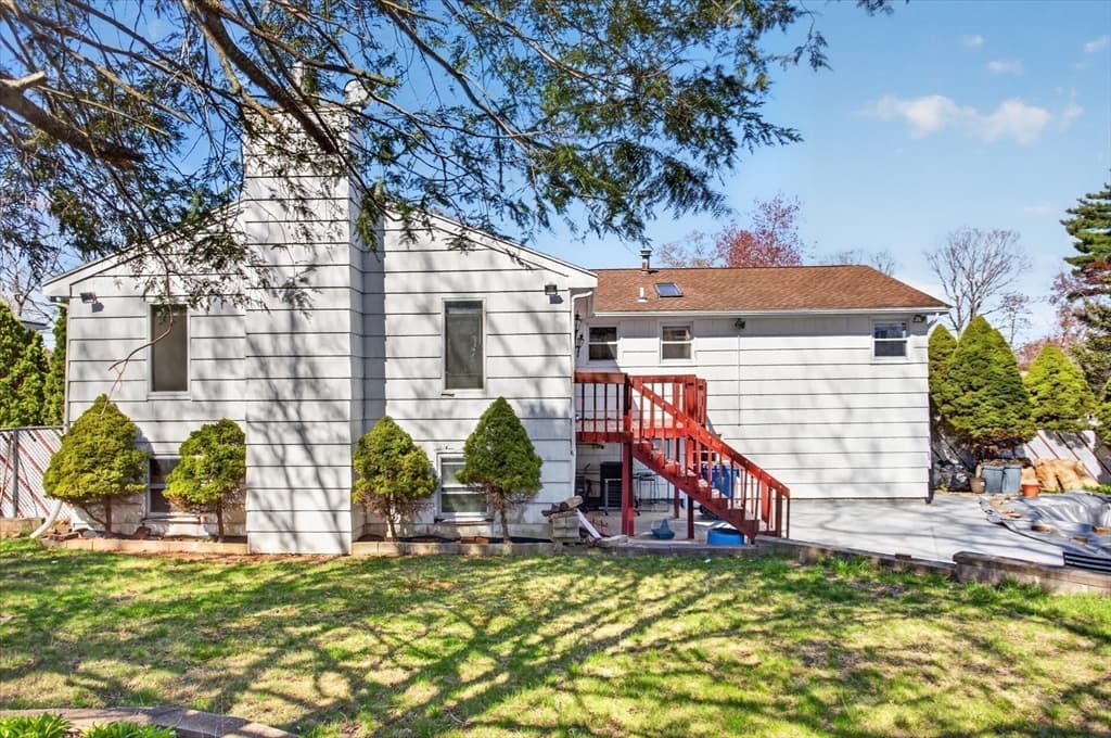 Single Family Residence at 25 Gloversbrook Rd, Randolph MA 02368, photo 35 of 40