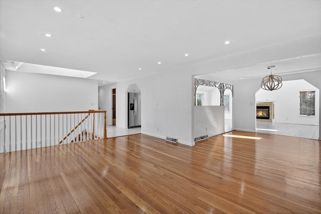 Single Family Residence at 25 Gloversbrook Rd, Randolph MA 02368, photo 4 of 40
