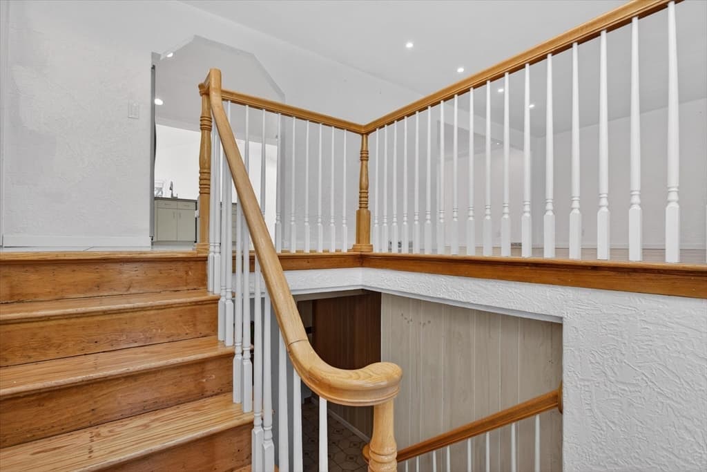 Single Family Residence at 25 Gloversbrook Rd, Randolph MA 02368, photo 21 of 40