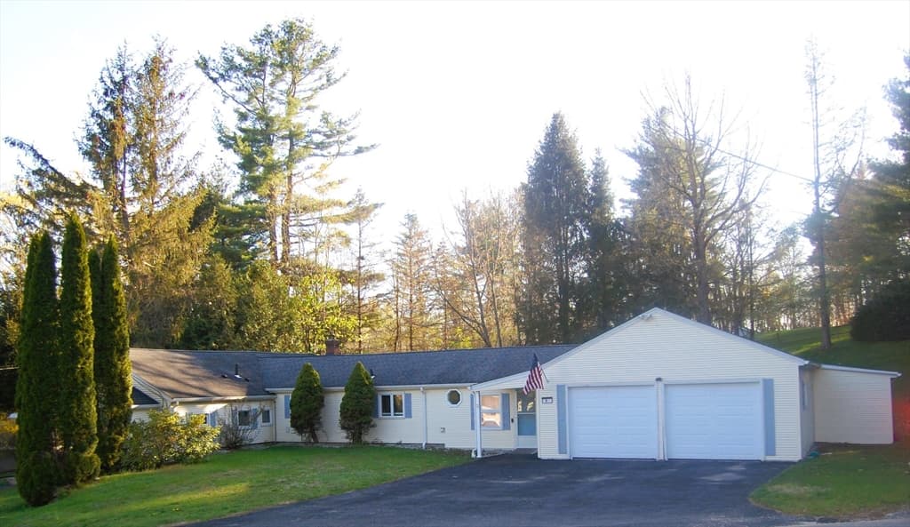 9 Harding St, Leicester MA 01611 photo 2