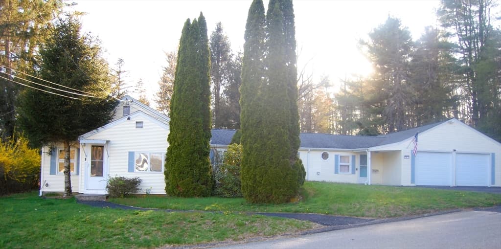 9 Harding St, Leicester MA 01611