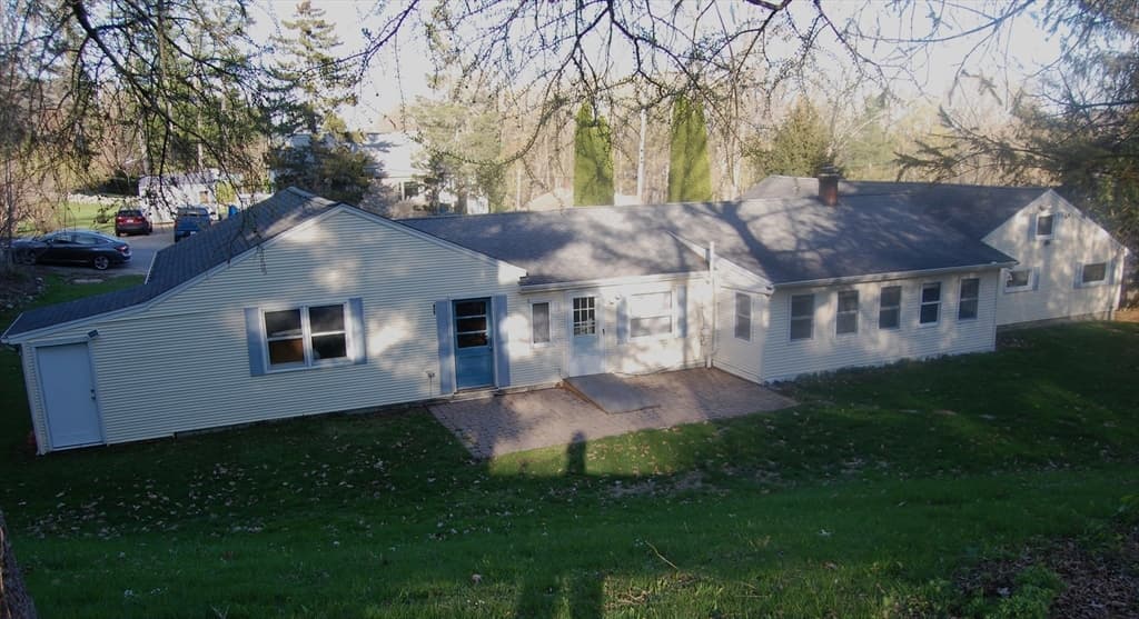 9 Harding St, Leicester MA 01611 photo 4