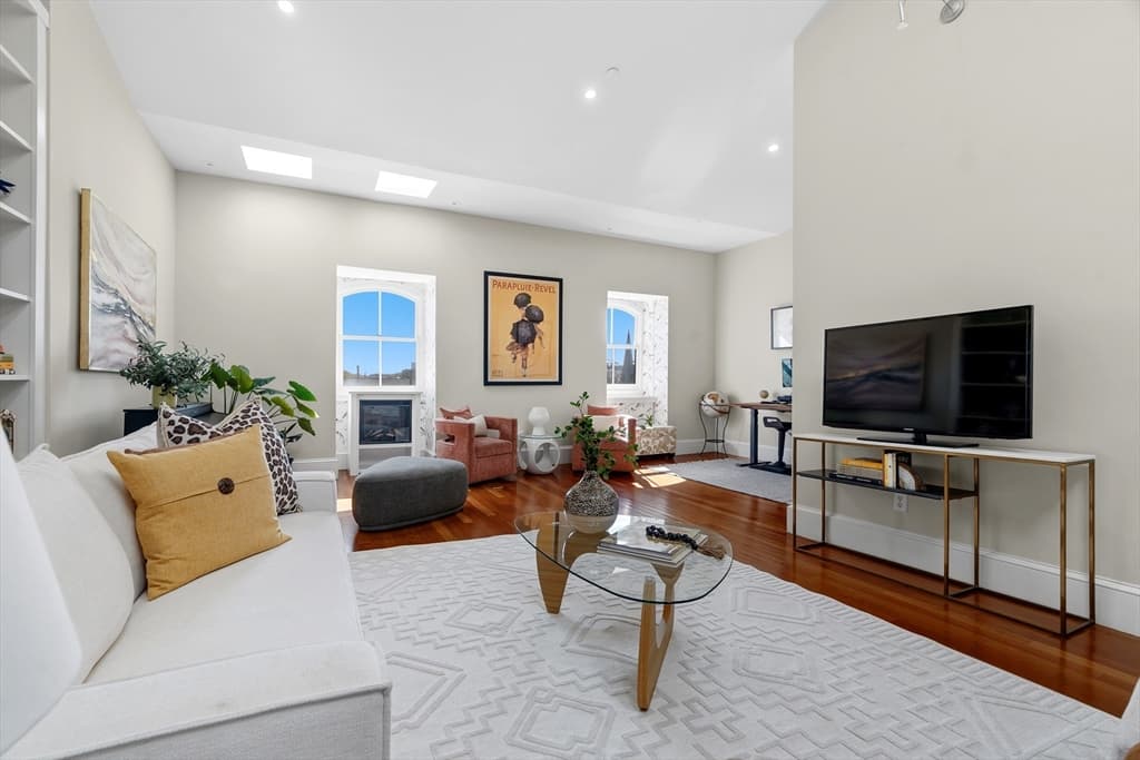 Condominium at 531 Massachusetts Ave # 3, Boston MA 02118, photo 10 of 40
