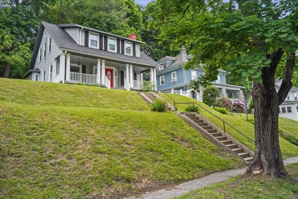 Single Family Residence at 14 Saint Elmo Rd, Worcester MA 01602, photo 7 of 42