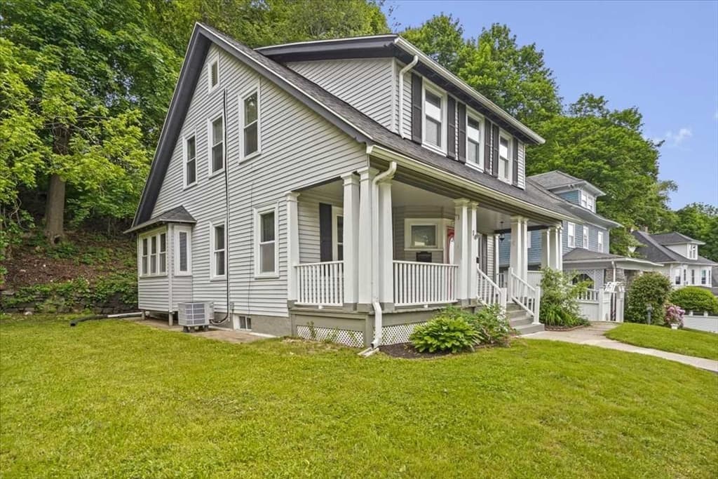 Single Family Residence at 14 Saint Elmo Rd, Worcester MA 01602, photo 4 of 42