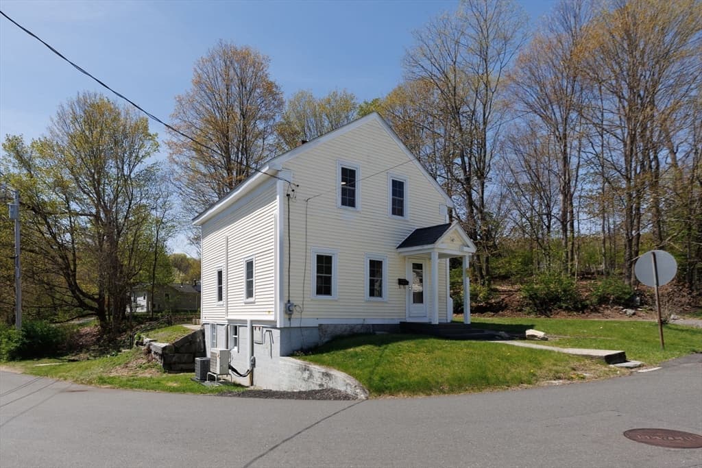 42 Washington St, Monson MA 01057