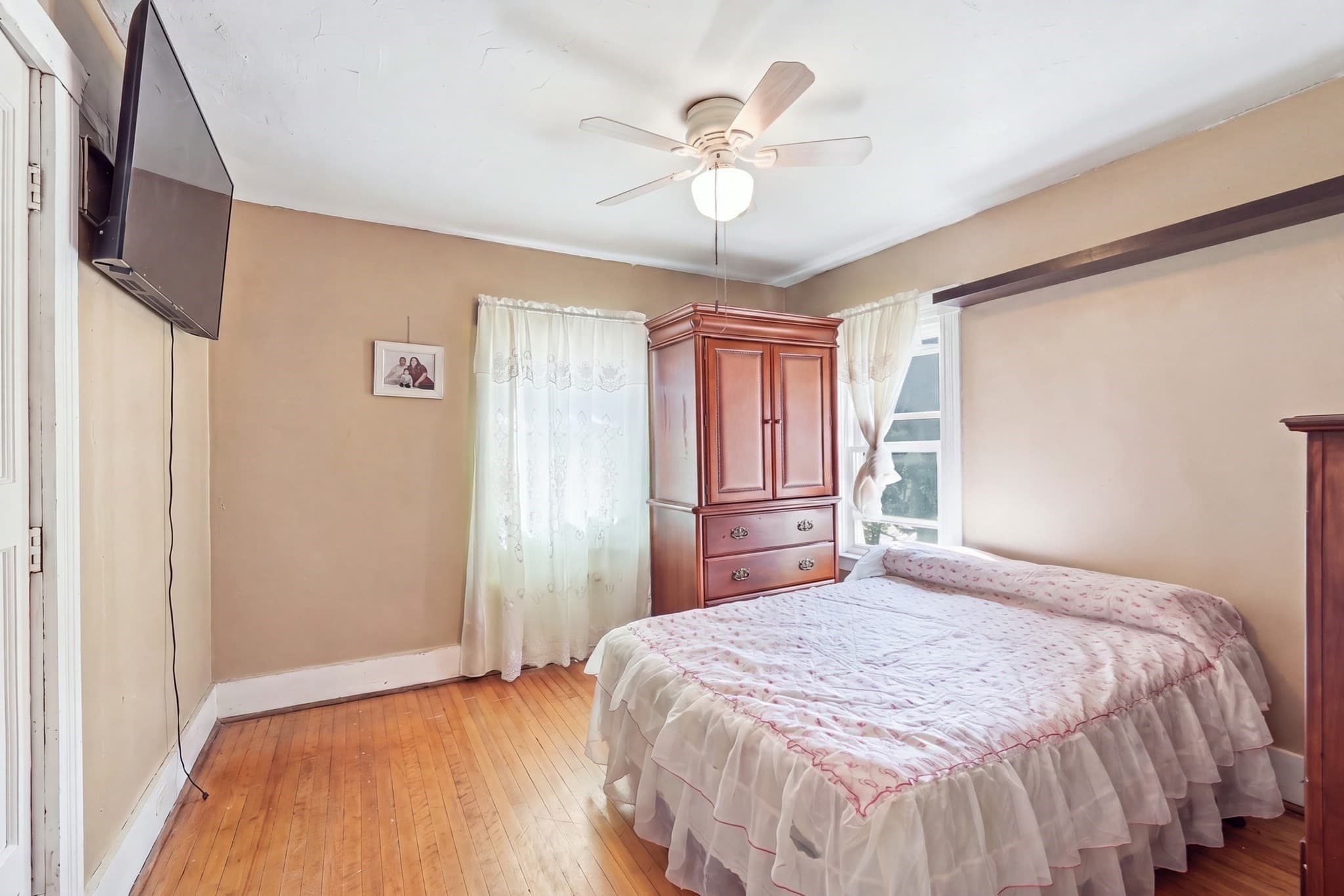 Single Family Residence at 95 Cedar St, Framingham MA 01702, photo 17 of 41