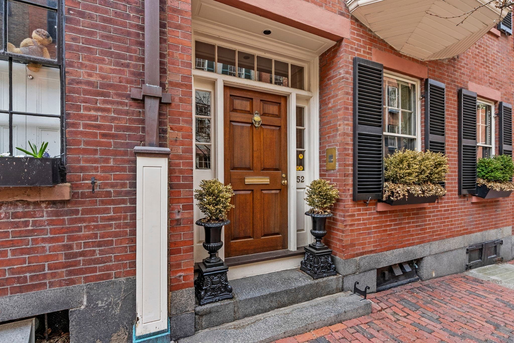 Single Family Residence at 52 Pinckney St, Boston MA 02114, photo 2 of 41