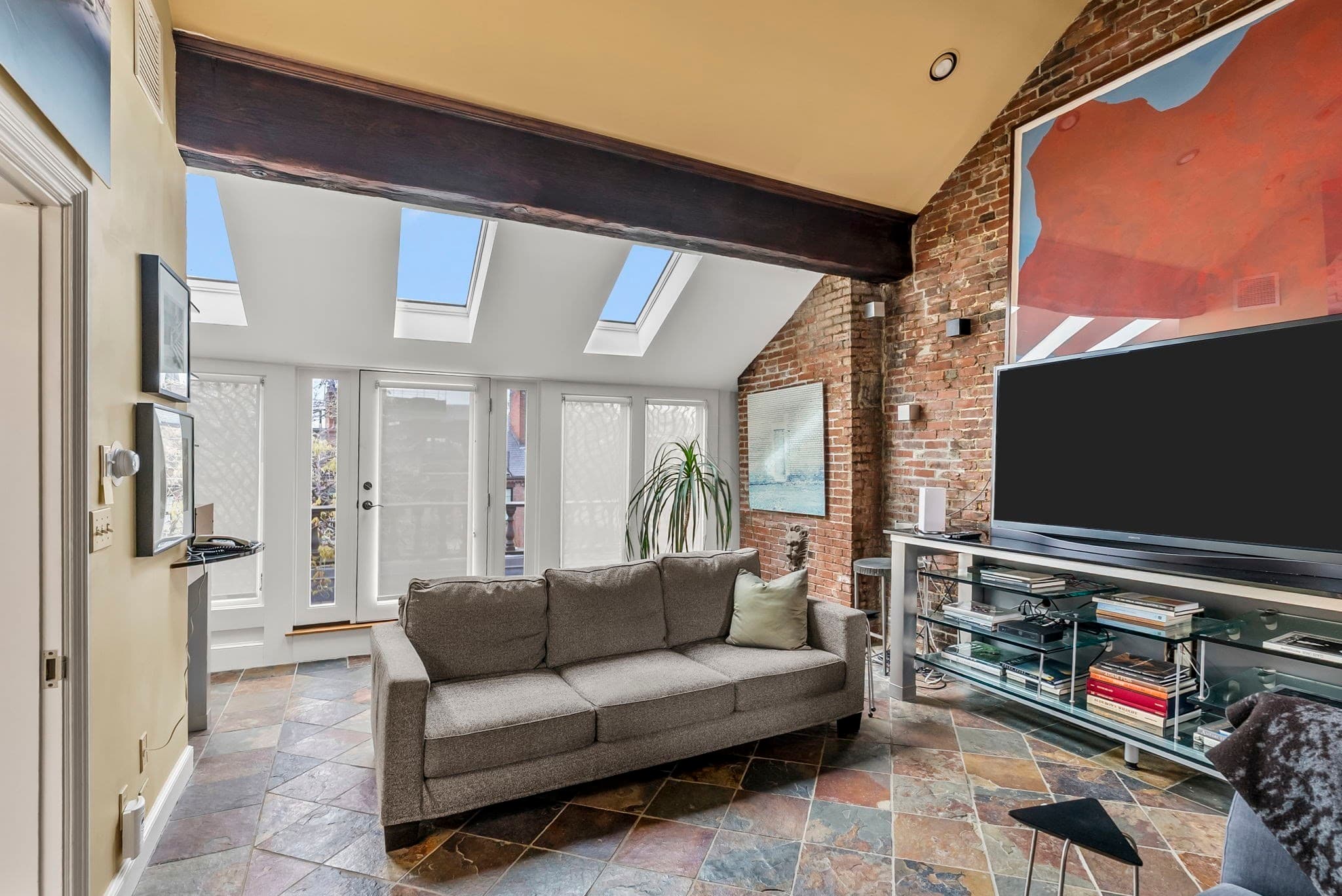 Single Family Residence at 52 Pinckney St, Boston MA 02114, photo 26 of 41