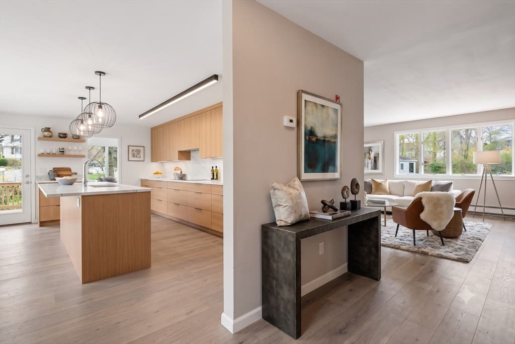 8 Marbee Rd, Rockport MA 01966