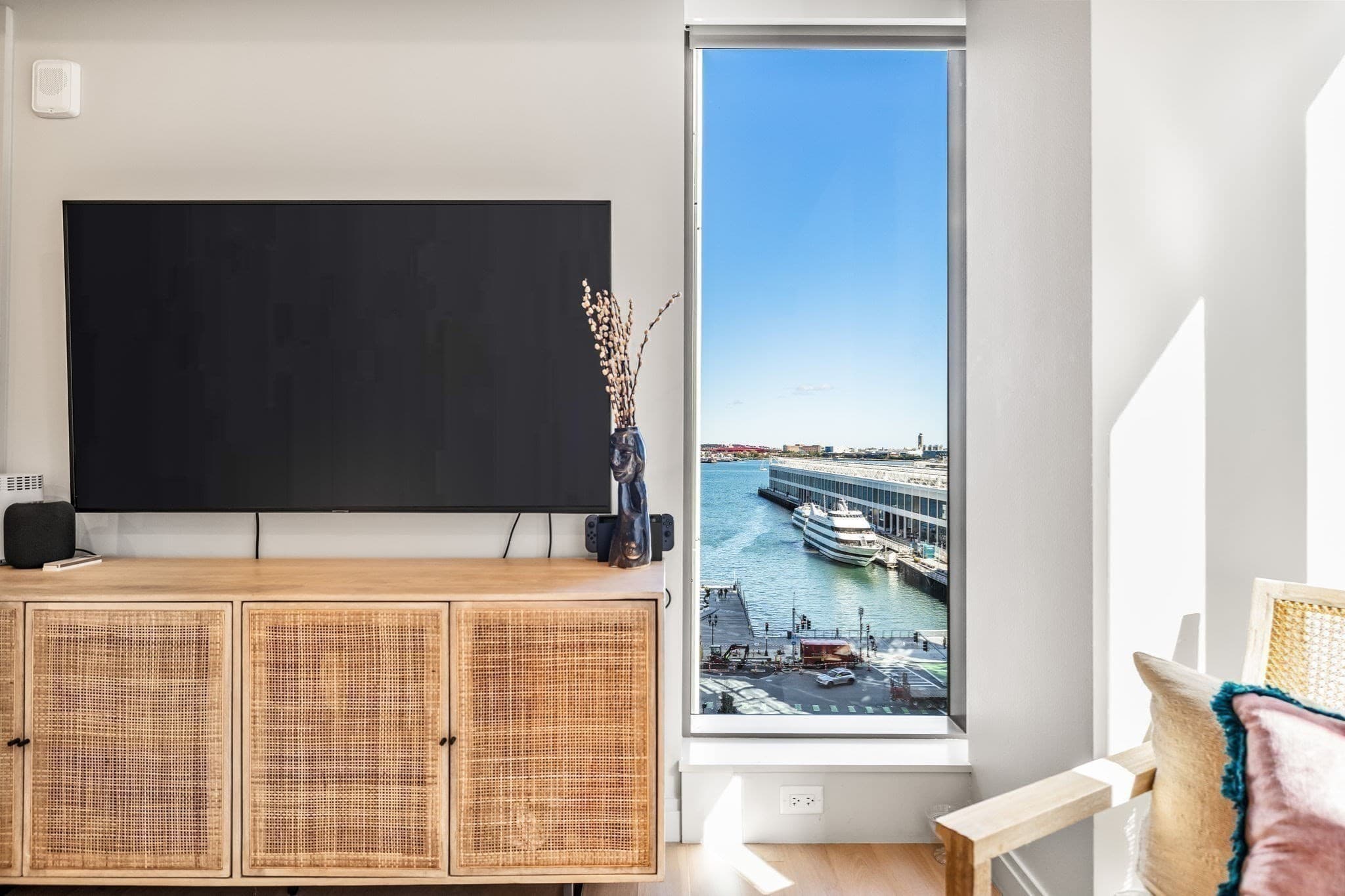 Condominium at 135 Seaport Blvd # 906, Boston MA 02210, photo 9 of 33